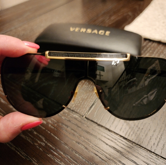 Versace sunglasses - Picture 2 of 6